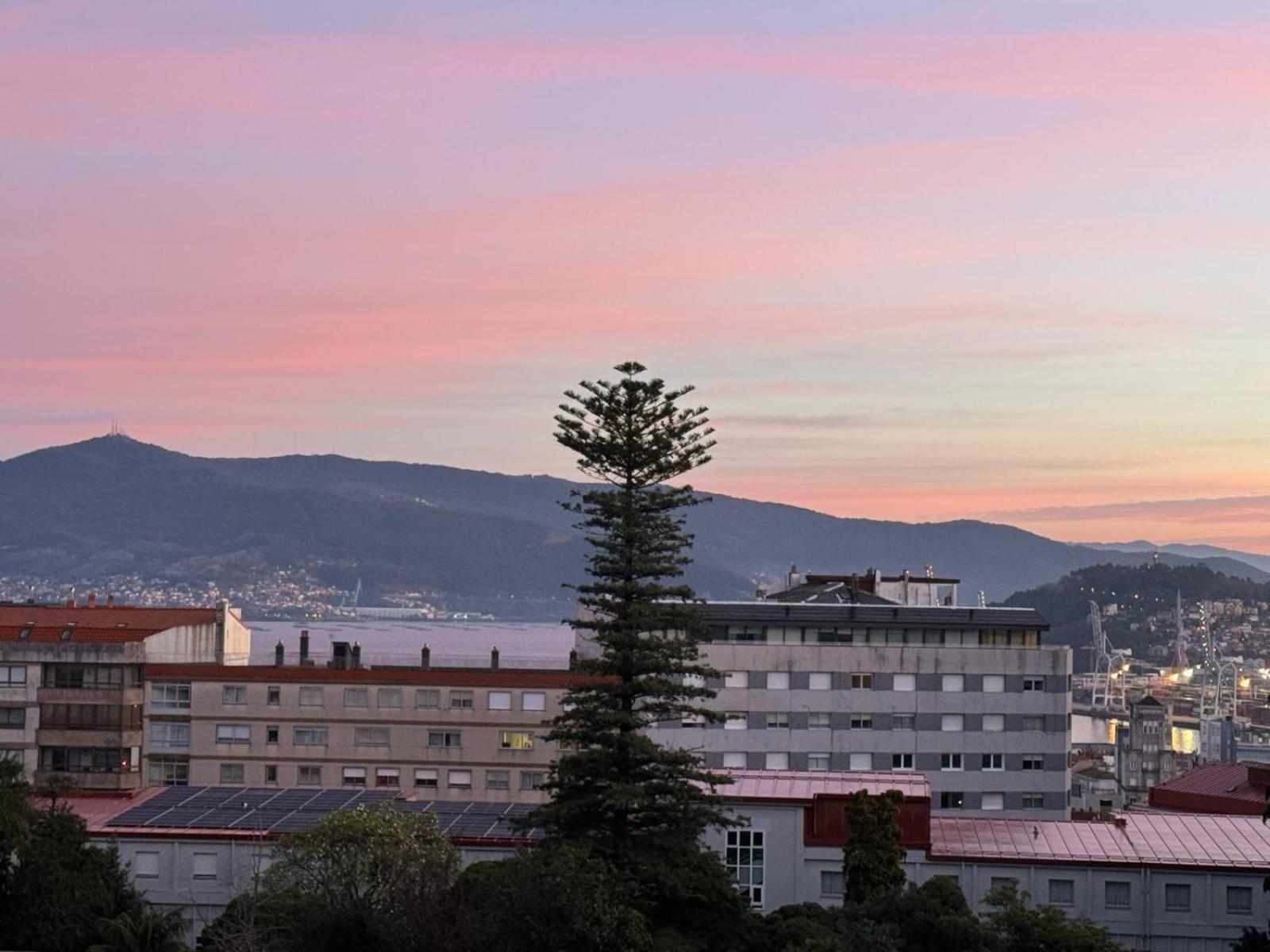 Moderno Apartamento Con Vistas A La Ria De 比戈 外观 照片