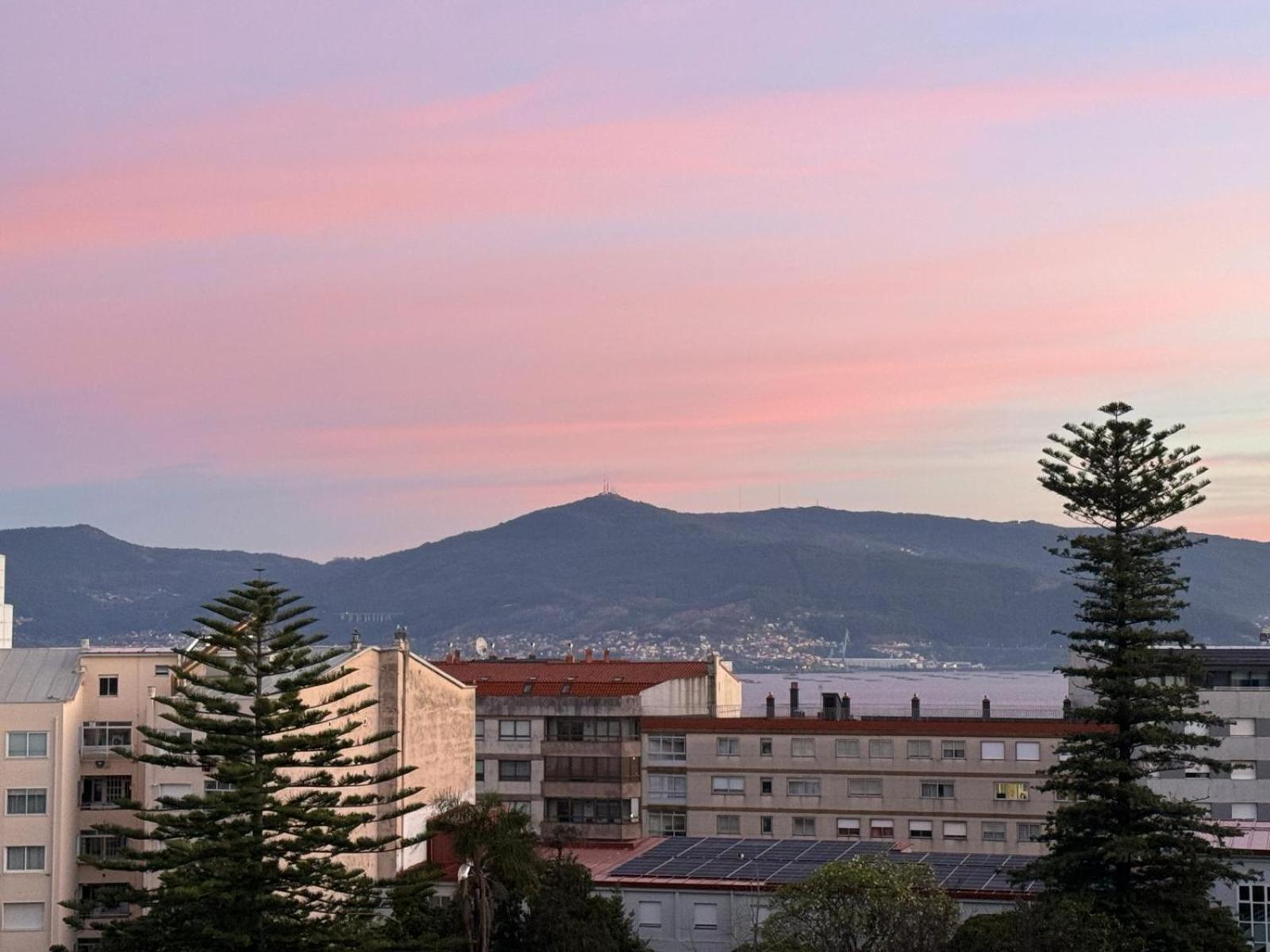 Moderno Apartamento Con Vistas A La Ria De 比戈 外观 照片